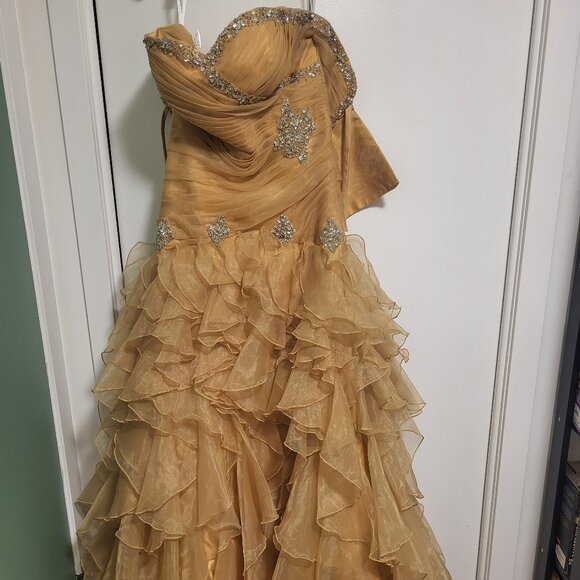 Grad dress - Picture 1 of 2